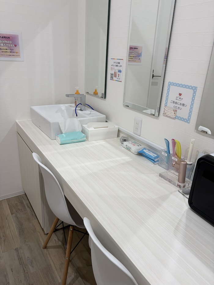 女性専用ジムファディーの更衣室の中にある化粧室