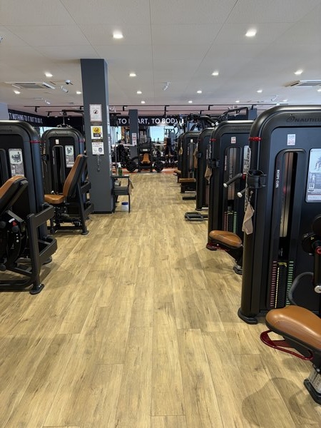 フィットイージーの筋トレマシンエリア全景