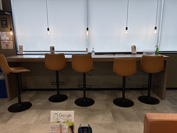 フィットイージーのラウンジスペース・Wi-Fi完備