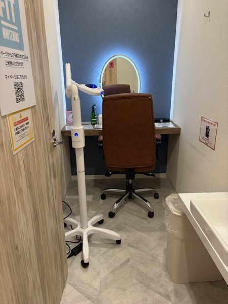 フィットイージーの歯のセルフホワイトニング個室
